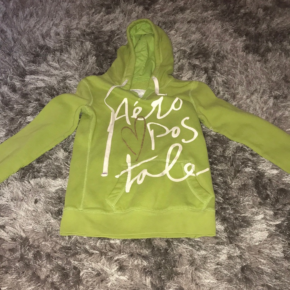 Green Aeropostale’s hoodie